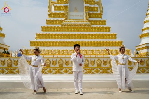 ภาพ No.131456:พิธีอัญเชิญพระบรมสารีริกธาตุ และองค์พระพุทธรัตนกายสิทธิ์ ติดตั้งองค์พระเจดีย์จตุรทิศ ถวายองค์พระเจดีย์ ลานธรรมและกำแพงแก้ว ถวายเป็นพุทธบูชา น้อมถวายบูชาธรรมหลวงพ่ออายุวัฒนมงคล ๘๐ พรรษา วันเสาร์ที่ ๑๖ มีนาคม พ.ศ. ๒๕๖๗ ณ วัดเขาพญาปราบ ต.ตะขบ อ.ปักธงชัย จ.น