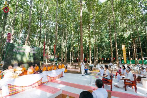 ภาพ No.169558:พิธีทอดกฐิน ณ ศูนย์ปฏิบัติธรรมนานาชาติตะวันพร้าว จ.เชียงใหม่ ในโครงการกฐินสามัคคีทั่วไทย 30,000 วัด บูชาธรรม 80 ปี หลวงพ่อธัมมชโย โดยคณะศิษยานุศิษย์วัดพระธรรมกาย วันที่ 25 ตุลาคม พ.ศ. 2567