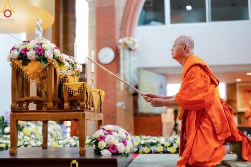 ภาพ No.142583:พิธีพัทธสีมา ประดิษฐานลูกนิมิตมหาสมบัติ สถาปนาอุโบสถวัดพระธรรมกายลอนดอน บูชาธรรม 80 ปี หลวงพ่อธัมมชโย วันเสาร์ที่ 22 มิถุนายน พ.ศ. 2567