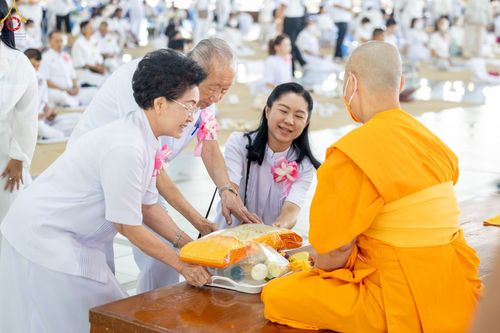 ภาพ No.104528:พิธีบุพเปตพลี ครั้งที่ 145 อุทิศบุญแด่หมู่ญาติที่ล่วงลับไปแล้ว และสืบทอดอายุพระพุทธศาสนา วันพุธที่ 27 ธันวาคม พ.ศ. 2566 (วันพระขึ้น 15 ค่ำ เดือน 12 ) ณ หอฉันคุณยายอาจารย์ฯ วัดพระธรรมกาย