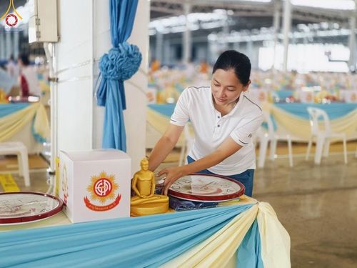 ภาพ No.59649:V.39 ทุ่มสุดใจ ธรรมชัย 80 ปี การเตรียมงาน การปฏิบัติงาน ของเจ้าหน้าที่หน่วยงานต่างๆ เพื่อพิธีฉลองอายุวัฒนมงคล 80 ปี หลวงพ่อธัมมชโย และรับถวายมหาสังฆทาน 10,000 กว่าวัดทั่วประเทศ ในวันคุ้มครองโลก จันทร์ที่ 22 เมษายน พ.ศ. 2567