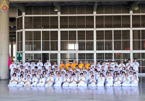 ภาพ No.208091:V.55 สารพัดV สารพัดดี ที่วัดพระธรรมกาย ในโครงการธรรมยาตรา กตัญญูบูชา มหาปูชนียาจารย์ พระมงคลเทพมุนี (สด จนฺทสโร) พระผู้ปราบมาร อนุสรณ์สถาน 7 แห่ง ปีที่ 13 ระหว่างวันที่ 2-31 มกราคม พ.ศ. 2568