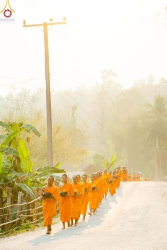 ภาพ No.62260:Photo Story  มหัศจรรย์วัดดงดินแดง Episode 4 กิจกรรมตักบาตรฉลองพระ-เณรกว่า 500 รูป