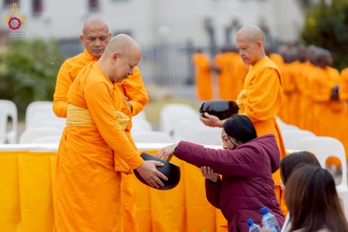 ภาพ No.233008:วันอาทิตย์ 29 มิถุนายน พ.ศ. 2568 กิจกรรมอบรมธรรมทายาทแอฟริกาใต้  ปฏิบัติธรรมสร้างสันติสุขภายใน แสงแห่งพุทธธรรมสู่แผ่นดินแอฟริกาใต้ ณ บริเวณหน้าวัดพระธรรมกายโจฮันเนสเบิร์ก