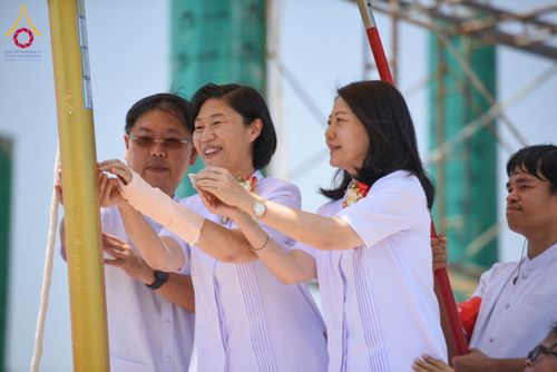 ภาพ No.131521:พิธีทอดผ้าป่ายกค้ำฟ้ามหามงคล อาคาร 80 ปี หลวงพ่อธัมมชโย ณ ศูนย์ปฏิบัติธรรมวิหารแดง ต.เจริญธรรม อ.วิหารแดง จ.สระบุรี วันที่ 17 มีนาคม พ.ศ. 2567