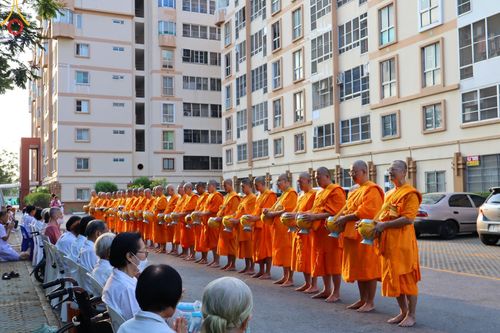 ภาพ No.136054:พระธรรมทายาท โครงการบวชพระนานาชาติ AEC & WAB ผู้บริหารรุ่นที่ 2 บิณฑบาต ณ หอฉันคุณยายอาจารย์ฯ เมืองแก้วมณี หมู่บ้านแก้วพุทธรักษา วันที่ 28 เมษายน พ.ศ. 2567