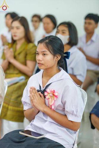 ภาพ No.190307:พิธีเจริญพระพุทธมนต์ ปฏิบัติธรรม มอบทุนการศึกษา ถวายสังฆทาน 141 วัด เพื่อถวายเป็นพุทธบูชา และขับเคลื่อนโครงการหมู่บ้านรักษาศีล 5 โดยคณะสงฆ์จังหวัดสุพรรณบุรี คณะศิษยานุศิษย์วัดพระธรรมกาย โครงการธรรมยาตรา ปีที่ 13 ณ ศูนย์ปฏิบัติธรรมพระมงคลเทพมุนี