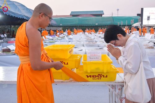ภาพ No.109895:ถวายภัตตาหารเป็นสังฆทาน แด่คณะพระธรรมยาตราฯ ปีที่ 12 วันที่ 11 มกราคม พ.ศ. 2567 ณ อนุสรณ์สถานคลองบางนางแท่น  อ.สามพราน จ.นครปฐม