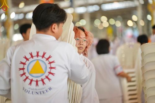 ภาพ No.134583:V.35 เพื่อบุญต้นเดือน การรับบุญของเจ้าหน้าที่หน่วยงานต่างๆ เพื่องานบุญวันอาทิตย์ต้นเดือน ณ วัดพระธรรมกาย วันที่ 7 เมษายน พ.ศ. 2567