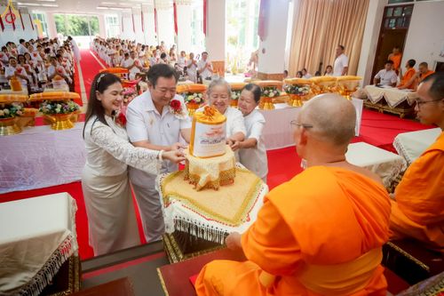 ภาพ No.260297:วันที่ 18 ตุลาคม พ.ศ. 2568 พิธีทอดกฐินสามัคคีทั่วไทย 30,000 วัด โดยคณะศิษยานุศิษย์ บูชาธรรม 81 ปี หลวงพ่อธัมมชโย ณ วัดกิ่วลม ต.บ่อหลวง อ.ฮอด จ.เชียงใหม่