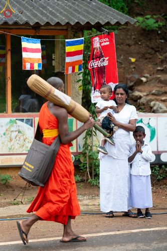 ภาพ No.140693:PhotoStory มหาศรัทธา ธรรมยาตราศรีลังกา EP.4 โครงการสยาม-ลังกา ธรรมยาตรา ฉลองเทศกาลวิสาขบูชาแห่งชาติ ศรีลังกา  บูชาธรรม 80 ปีหลวงพ่อธัมมชโย เส้นทางจาก เมืองดัมบูลลา ไปยัง เมืองมาตะเล  ตั้งแต่วันที่ 17-20 พฤษภาคม พ.ศ. 2567