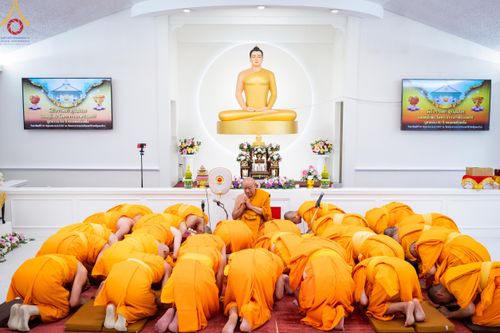 ภาพ No.145017:พิธีบรรพชา และอุปสมบท ธรรมทายาท โดยมี พระเดชพระคุณพระธรรมรัตนาภรณ์ เป็นพระอุปัชฌาย์ ยังความปลื้มปิติใจให้แก่ผู้ปกครอง และคณะญาติมิตร ณ วัดพระธรรมกายนิวเจอร์ซี  ประเทศสหรัฐอเมริกา