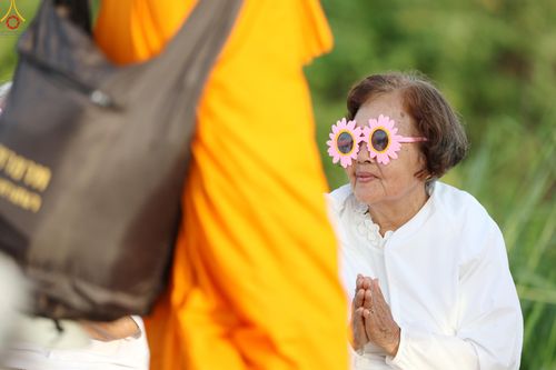 ภาพ No.287822:วันที่ 3 มกราคม พ.ศ. 2569 พิธีต้อนรับพระธรรมยาตรา ครั้งที่ 2 (ภาพชุดที่ 2) ในโครงการธรรมยาตรา กตัญญูบูชา มหาปูชนียาจารย์ พระมงคลเทพมุนี(สด จนฺทสโร) พระผู้ปราบมาร อนุสรณ์สถาน 7 แห่ง ปีที่ 14 ณ อนุสรณ์สถานมหาวิหารพระมงคลเทพมุนี (โลตัสแลนด์) อ.สองพี่น้อง จ.