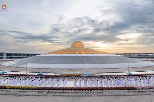 ภาพ No.84083:พิธีเวียนประทักษิณ พิธีวันทาเจดีย์ พิธีขอขมา และมอบผ้าไตร  ในโครงการบรรพชาอุปสมบทหมู่ธรรมทายาทรุ่นเข้าพรรษา และโครงการบรรพชาสามเณรโรงเรียนนานาชาติ รุ่นที่12 ในวันเสาร์ที่ 22 กรกฎาคม พ.ศ. 2566