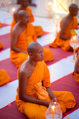 ภาพ No.297110:วันที่ 17 มกราคม พ.ศ. 2569 พิธีจุดประทีปถวายเป็นพุทธบูชา และบูชาธรรมมหาปูชนียาจารย์ (ภาพชุดที่ 2) ณ วัดโบสถ์บน ต.บางคูเวียง จ.นนทบุรี อนุสรณ์สถานลำดับที่ 4 สถานที่เกิดด้วยกายธรรม ในโครงการธรรมยาตรา กตัญญูบูชา มหาปูชนียาจารย์ พระมงคลเทพมุนี(สด จนฺทสโร) พร