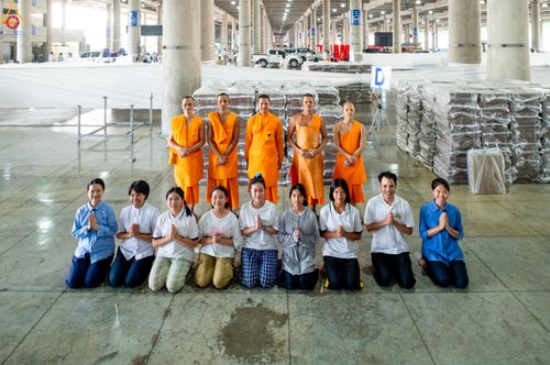 ภาพ No.322248:วันที่ 14 เมษายน พ.ศ.2569 การเตรียมแผ่นรองนั่ง เพื่องานถวายมหาสังฆทาน 40,000 กว่าวัดทั่วประเทศ วันคุ้มครองโลก 22 เมษายน พ.ศ.2569 วัดพระธรรมกาย