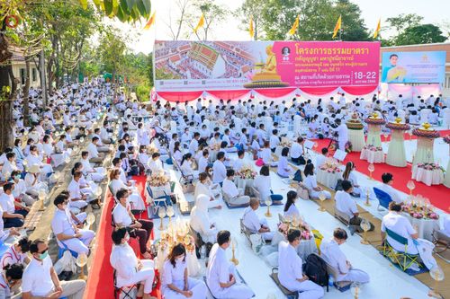 ภาพ No.73220:พิธีจุดประทีปถวายเป็นพุทธบูชา และบูชาธรรมมหาปูชนียาจารย์ ในโครงการธรรมยาตรากตัญญูบูชา มหาปูชนียาจารย์ พระมงคลเทพมุนี(สด จนฺทสโร) พระผู้ปราบมาร ปีที่ 11 ณ อนุสรณ์สถานลำดับที่ 4 สถานที่เกิดด้วยกายธรรม วัดโบสถ์ (บน) บางคูเวียง อ.บางกรวย จ.นนทบุรี วันที่ 21 
