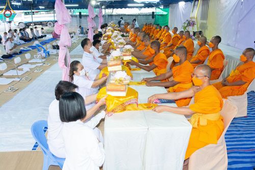 พิธีถวายภัตตาหารเป็นสังฆทาน แด่คณะพระธรรมยาตราฯ ในโครงการธรรมยาตรากตัญญูบูชา มหาปูชนียาจารย์ พระมงคลเทพมุนี(สด จนฺทสโร) พระผู้ปราบมาร อนุสรณ์สถาน 7 แห่ง ปีที่ 11 วันที่ 24 มกราคม พ.ศ. 2566