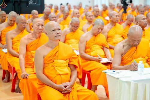 ภาพ No.335971:วันที่ 15 มิถุนายน พ.ศ.2569 หลวงพ่อทัตตชีโวเมตตาให้โอวาทแก่เจ้าอาวาสวัดศูนย์สาขาภายในประเทศ ณ วัดพระธรรมกาย