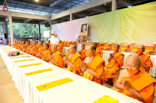 ภาพ No.106290:พิธีถวายภัตตาหารเป็นสังฆทาน แด่คณะพระธรรมยาตราฯ ในโครงการธรรมยาตรากตัญญูบูชา มหาปูชนียาจารย์ พระมงคลเทพมุนี(สด จนฺทสโร) พระผู้ปราบมาร อนุสรณ์สถาน 7 แห่ง ปีที่ 12 วันที่ 5 มกราคม พ.ศ. 2567 ณ อนุสรณ์สถานโลตัสแลนด์ จ.สุพรรณบุรี