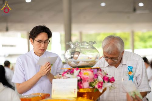 ภาพ No.326689:วันที่ 1 พฤษภาคม พ.ศ.2569 พิธีบุพเปตพลี ครั้งที่ 181 ร่วมอุทิศบุญแด่หมู่ญาติที่ล่วงลับไปแล้ว และสืบทอดอายุพระพุทธศาสนา ณ หอฉันคุณยายอาจารย์ฯ วัดพระธรรมกาย