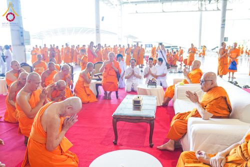 ภาพ No.316456:วันอาทิตย์ที่ 29 มีนาคม พ.ศ. 2569 พิธีทอดผ้าบังสุกุลและพิธีชำระร่าง โยมพ่อณรงค์ จินตมากุล  สิริอายุ 99 ปี 11 เดือน โยมบิดา พระครูปลัดรัตนวีรวัฒน์ (รังสฤษดิ์ อิทฺธิจินตโก) ที่ปรึกษาเจ้าคณะจังหวัดปทุมธานี เจ้าอาวาสวัดพระธรรมกาย  ณ ฌาปนสถานชั่วคราว ทางเข้า 