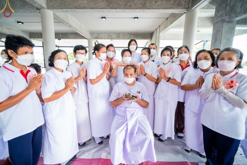 ภาพ No.65655:พิธีปลงผมและพิธีขอขมา มอบบาตรกับผ้าไตร ในโครงการอุปสมบทบูชาธรรม มหาปูชนียาจารย์ประจำปี 2565 ณ ศูนย์ปฎิบัติธรรมสมุทรปราการ(บางบ่อ)  วันอาทิตย์ที่ 20 พฤศจิกายน พ.ศ. 2565