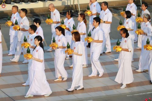ภาพ No.330391:วันวิสาขบูชา อาทิตย์ที่ 31 พฤษภาคม พ.ศ.2569 พิธีเวียนประทักษิณ และพิธีวันทาเจดีย์ ณ พระมหาธรรมกายเจดีย์ วัดพระธรรมกาย จังหวัดปทุมธานี