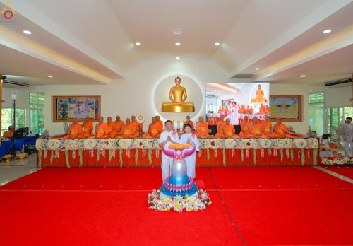 ภาพ No.331652:วันพุธที่ ๓ มิถุนายน พ.ศ.๒๕๖๙ พิธีทอดผ้าป่า ปฏิบัติธรรมกลั่นแผ่นดิน พิธีโปรยรัตนชาติ  และ พิธีตอกเสาเข็ม มงคลต้นแรก สถาปนา "องค์พระเจดีย์เพื่อสร้างสันติภาพโลก"  องค์แรก ครั้งแรกของลำปาง ประตูสู่ภาคเหนือ  ณ ศูนย์ปฏิบัติธรรมเถินเทิดธรรม อ.เถิน จ.ลำปาง