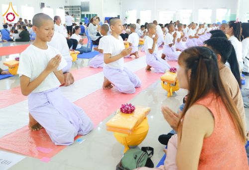 ภาพ No.319642:วันเสาร์ที่ 4 เมษายน พ.ศ.2569 พิธีขอขมา มอบผ้าไตร บรรพชาสามเณร ศูนย์อบรมเยาวชนนครปฐม