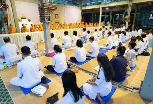 ภาพ No.69219:พิธีถวายภัตตาหารเป็นสังฆทาน แด่คณะพระธรรมยาตราฯ ในโครงการธรรมยาตราฯ ปีที่ 11 ณ อนุสรณ์สถานมหาวิหารพระมงคลเทพมุนี อ.สองพี่น้อง จ.สุพรรณบุรี วันที่ 4 และ 5 มกราคม พ.ศ. 2566