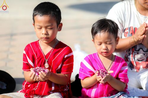 ภาพ No.105631:พิธีต้อนรับพระธรรมยาตรา ในโครงการธรรมยาตรากตัญญูบูชา มหาปูชนียาจารย์ พระมงคลเทพมุนี(สด จนฺทสโร) พระผู้ปราบมาร อนุสรณ์สถาน 7 แห่ง ปีที่ 12 วันที่ 3 มกราคม พ.ศ. 2567 ณ อนุสรณ์สถานโลตัสแลนด์ จ.สุพรรณบุรี