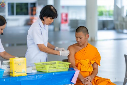 ภาพ No.331879:วันที่ 5 พฤษภาคม พ.ศ.2569 ศูนย์การแพทย์บุญรักษา ร่วมกับคลินิกใจใส จัดถวายวัคซีนป้องกันไข้หวัดใหญ่  แด่คณะพระภิกษุสามเณรกว่า 500 รูป