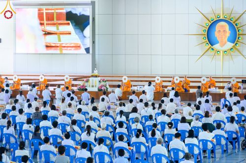 ภาพ No.68131:พิธีบุพเปตพลี ครั้งที่ 131 เพื่ออุทิศบุญกุศลแด่บรรพบุรุษผู้ล่วงลับ วันที่ 22 ธันวาคม พ.ศ. 2565 ณ วัดพระธรรมกาย