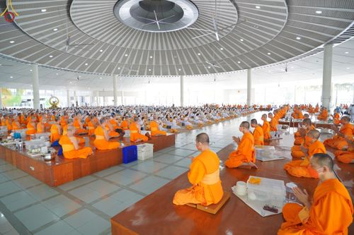 ภาพ No.72781:พิธีเจริญพระพุทธมนต์ และถวายภัตตาหารเป็นสังฆทาน เนื่องในวันคล้ายวันเกิด ครบรอบ 114 ปี คุณยายอาจารย์มหารัตนอุบาสิกาจันทร์ ขนนกยูง วันที่ 19 มกราคม พ.ศ. 2566 ณ หอฉันคุณยายอาจารย์ฯ วัดพระธรรมกาย จ.ปทุมธานี