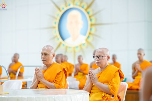 ภาพ No.348176:วันที่ 10 กันยายน พ.ศ.2569 พิธีสวดพระพุทธมนต์ และถวายภัตตาหารเป็นสังฆทาน เนื่องในวันครบ 26 ปี วันคล้ายละสังขาร คุณยายอาจารย์มหารัตนอุบาสิกาจันทร์ ขนนกยูง ณ หอฉันคุณยายอาจารย์ฯ วัดพระธรรมกาย