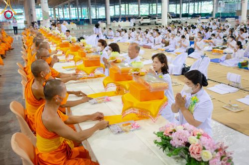 ภาพ No.105428:พิธีถวายภัตตาหารเป็นสังฆทาน แด่คณะพระธรรมยาตราฯ ในโครงการธรรมยาตรากตัญญูบูชา มหาปูชนียาจารย์ พระมงคลเทพมุนี(สด จนฺทสโร) พระผู้ปราบมาร อนุสรณ์สถาน 7 แห่ง ปีที่ 12 วันที่ 2 มกราคม พ.ศ. 2567 ณ สภาธรรมกายสากล วัดพระธรรมกาย