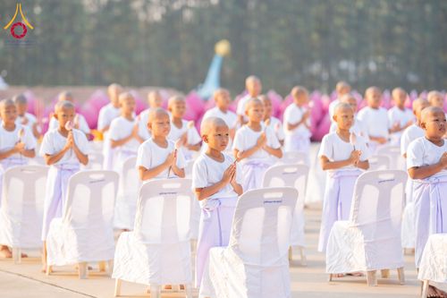 ภาพ No.318647:วันที่ 29 มีนาคม พ.ศ. 2569 พิธีเวียนประทักษิณ มอบผ้าไตร บรรพชาสามเณร  ณ ศูนย์อบรมเยาวชนกาญบุรี