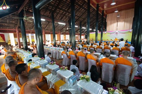 ภาพ No.74870:พิธีเจริญพระพุทธมนต์ ปฏิบัติธรรม มอบทุนการศึกษา ถวายสังฆทาน 106 วัด เพื่อถวายเป็นพุทธบูชา และขับเคลื่อนโครงการหมู่บ้านรักษาศีล 5 โดยคณะสงฆ์จังหวัดนครปฐม คณะศิษยานุศิษย์วัดพระธรรมกาย โครงการธรรมยาตราฯ ปีที่ 11 ณ วัดบางปลา อ.บางเลน จ.นครปฐม วันที่ 28 มกราค