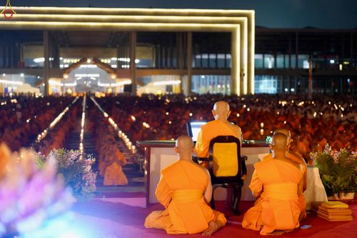 ภาพ No.308145:วันที่ 31 มกราคม พ.ศ. 2569 พิธีจุดประทีปธรรมถวายเป็นพุทธบูชา  และบูชาธรรมมหาปูชนียาจารย์ (ภาพชุดที่ 3) ณ วัดพระธรรมกาย ปทุมธานี ในโครงการธรรมยาตรา กตัญญูบูชา มหาปูชนียาจารย์ พระมงคลเทพมุนี(สด จนฺทสโร) พระผู้ปราบมาร อนุสรณ์สถาน 7 แห่ง ปีที่ 14