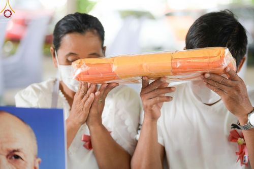 ภาพ No.65482:พิธีขอขมามอบผ้าไตร นาคธรรมทายาท ในโครงการอุปสมบทบูชาธรรม มหาปูชนียาจารย์ประจำปี 2565 ณ ศูนย์อบรมเยาวชนผาสุกวนิช จ.ราชบุรี วันที่ 19 พฤศจิกายน พ.ศ. 2565