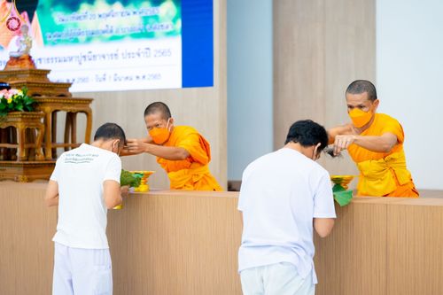 ภาพ No.65557:พิธีปลงผม และพิธีขอขมามอบผ้าไตร นาคธรรมทายาท ในโครงการอุปสมบทบูชาธรรม มหาปูชนียาจารย์ประจำปี 2565 ณ ศูนย์ปฏิบัติธรรมภาคใต้ บางกล่ำ จ.สงขลา วันที่ 19 พฤศจิกายน พ.ศ. 2565