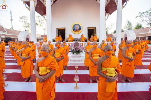 ภาพ No.73364:พิธีจุดประทีปถวายเป็นพุทธบูชา และบูชาธรรมมหาปูชนียาจารย์ ในโครงการธรรมยาตรากตัญญูบูชา มหาปูชนียาจารย์ พระมงคลเทพมุนี(สด จนฺทสโร) พระผู้ปราบมาร ปีที่ 11 ณ อนุสรณ์สถานลำดับที่ 4 สถานที่เกิดด้วยกายธรรม วัดโบสถ์ (บน) บางคูเวียง อ.บางกรวย จ.นนทบุรี วันที่ 21 