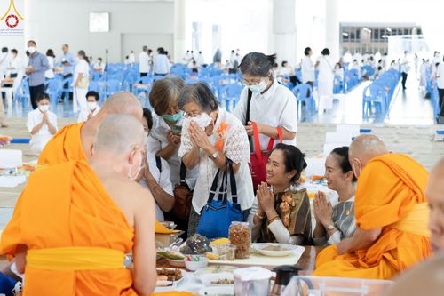 ภาพ No.84031:พิธีบุพเปตพลี ครั้งที่ 137 ร่วมอุทิศบุญกุศลแด่หมู่ญาติที่ล่วงลับไปแล้ว และสืบทอดอายุพระพุทธศาสนา ในวันจันทร์ที่ 17 กรกฎาคม พ.ศ. 2566 ณ หอฉันคุณยายอาจารย์ฯ วัดพระธรรมกาย