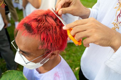 ภาพ No.80074:พิธีตัดปอยผมและปลงผมนาคธรรมทายาท โครงการอุปสมบทหมู่ธรรมทายาท พุทธศาสตร์สากลรุ่นที่ 7 (ภาคฤดูร้อน) วันอาทิตย์ที่ 9 เมษายน พ.ศ.2566