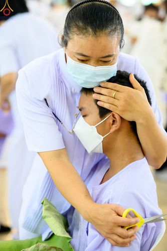 ภาพ No.78736:พิธีปลงผมนาคธรรมทายาท โครงการอบรมยุวธรรมทายาท มัชฌิมธรรมทายาท และธรรมทายาทรุ่นอุดมศึกษา ณ สภาธรรมกายสากล วัดพระธรรมกาย วันเสาร์ที่ 1 เมษายน พ.ศ. 2566