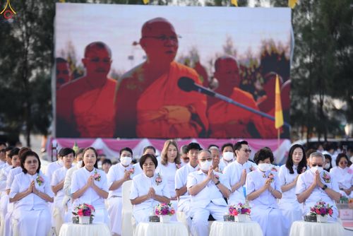 ภาพ No.302567:วันที่ 24 มกราคม พ.ศ. 2569 พิธีตักบาตรพระธรรมยาตรา(ภาพชุดที่ 2) ณ อนุสรณ์สถานลำดับที่ 5 สถานที่เผยแผ่วิชชาธรรมกายครั้งแรก อนุสรณ์สถานบางปลา วัดบางปลา อำเภอบางเลน จังหวัดนครปฐม ในโครงการธรรมยาตรา กตัญญูบูชา มหาปูชนียาจารย์ พระมงคลเทพมุนี(สด จนฺทสโร) พระผู