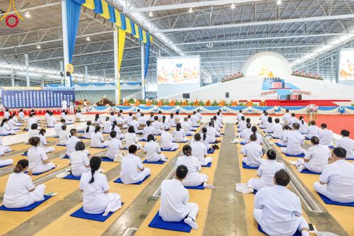 ภาพ No.87953:พิธีรำลึกนักสร้างบารมี ในวันมหารำลึกครั้งที่ 33 วันเสาร์ที่ 16 กันยายน พ.ศ. 2566 ณ หน้ารัตนบัลลังก์ สภาธรรมกายสากล วัดพระธรรมกาย