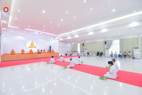 ภาพ No.285121:วันเสาร์ที่ 6 ธันวาคม พ.ศ.2568  พิธีอุปสมบทธรรมทายาท โครงการบรรพชาอุปสมบทหมู่  รุ่นบูชาธรรมมหาปูชนียาจารย์ ประจำปี 2568 ศูนย์ปฏิบัติธรรมและศูนย์อบรมเยาวชนเพชรบุรี อ.ท่ายาง จ.เพชรบุรี ณ วัดศีลคุณาราม อ.เขาย้อย เพชรบุรี