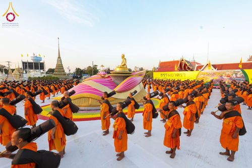 ภาพ No.294674:วันอาทิตย์ที่ 14 ธันวาคม พ.ศ.2568 พระธรรมยาตราปฏิบัติธรรมและถ่ายภาพหมู่ประวัติศาสตร์ ณ วัดสองพี่น้อง ต.ต้นตาล อ.สองพี่น้อง จ.สุพรรณบุรี ในโครงการธรรมยาตรา กตัญญูบูชา มหาปูชนียาจารย์ พระมงคลเทพมุนี(สด จนฺทสโร) พระผู้ปราบมาร อนุสรณ์สถาน 7 แห่ง ปีที่ 14